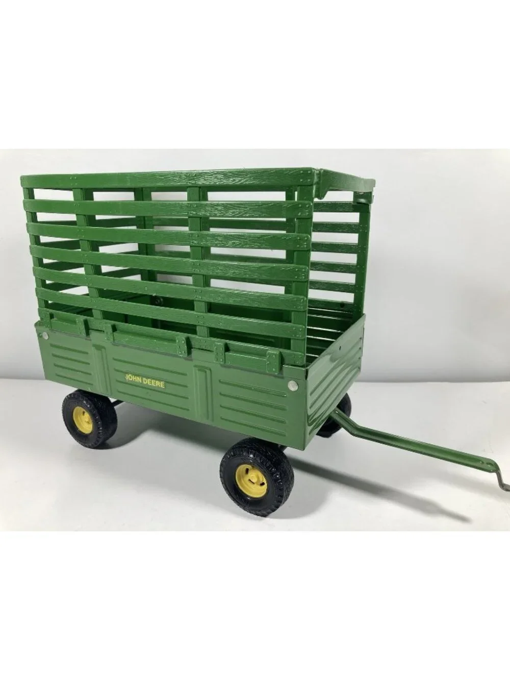 Ertl John Deere Bale Throw Hay Wagon 1:16 Toy Farm Toy Tractor Implement Diecast